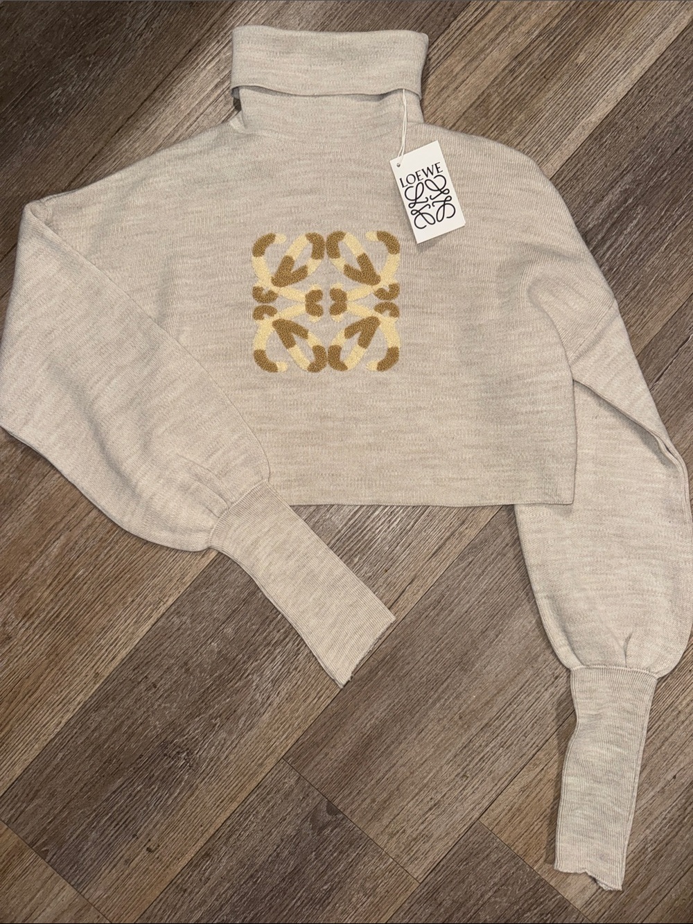 NWT Loewe Anagram Logo Cream Cropped Turtleneck Sweater with Gold Logo Motif